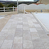 Terrasses et plage de piscine